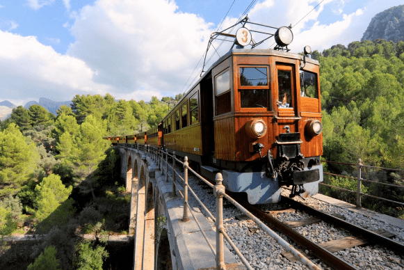 El Tren de Sóller amplia el seu servei amb una nova freqüència durant la temporada alta